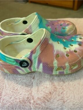 CROCS Kids Tie-Dye Clogs in Pink, Purple & Teal